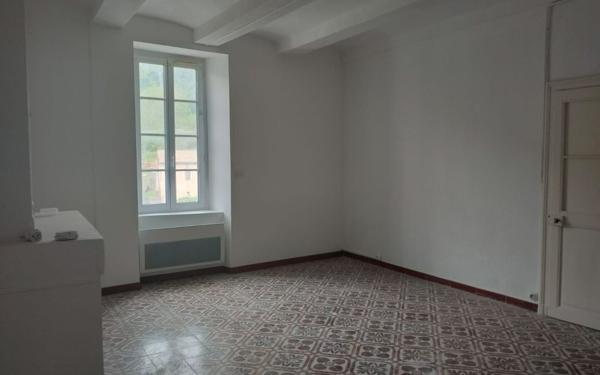 Appartement à louer    3 pièces • 65,08 m2    Meyrannes