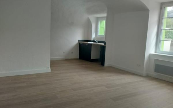 Appartement à louer    3 pièces • 65,08 m2    Meyrannes