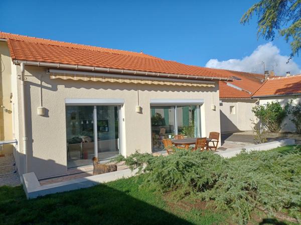 MAISON DE VILLE AVEC GARAGE, TERRAIN ET DEPENDANCE NON ATTENANTE