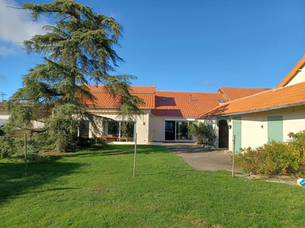 MAISON DE VILLE AVEC GARAGE, TERRAIN ET DEPENDANCE NON ATTENANTE