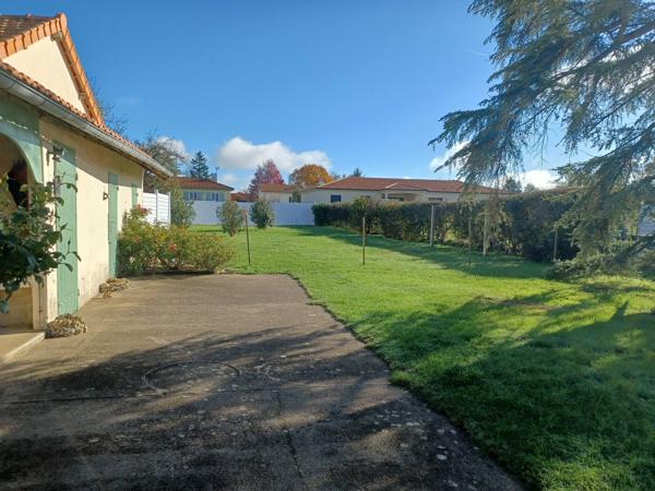 MAISON DE VILLE AVEC GARAGE, TERRAIN ET DEPENDANCE NON ATTENANTE