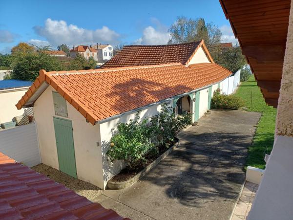 MAISON DE VILLE AVEC GARAGE, TERRAIN ET DEPENDANCE NON ATTENANTE