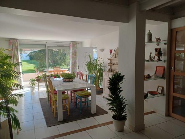 MAISON DE VILLE AVEC GARAGE, TERRAIN ET DEPENDANCE NON ATTENANTE