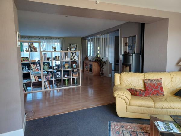 MAISON DE VILLE AVEC GARAGE, TERRAIN ET DEPENDANCE NON ATTENANTE