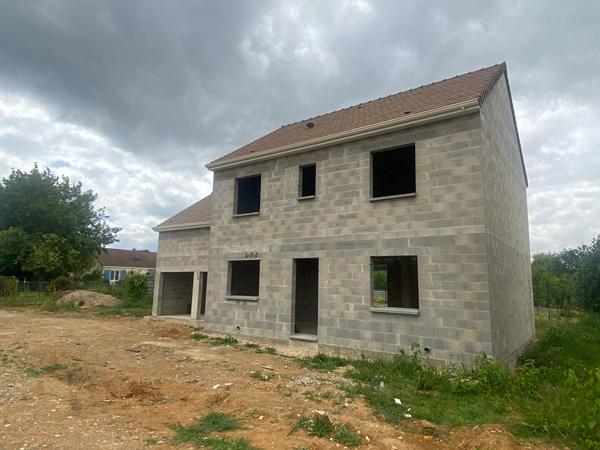 MAISON NEUVE A VENDRE A PLAISIR