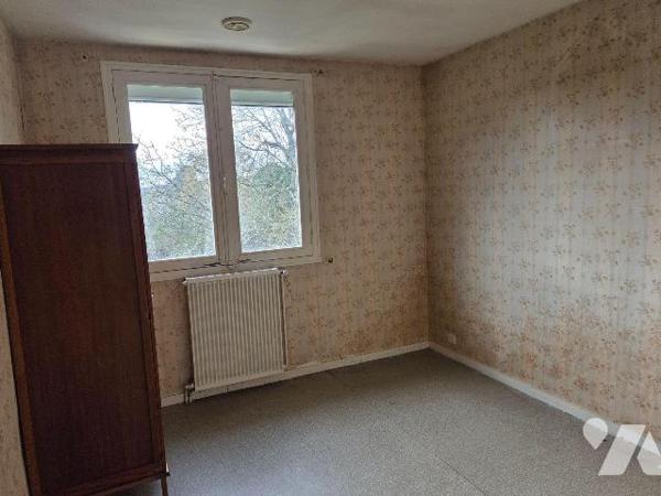 Maison d'habitation de type pavillon sur sous-sol comprenant : 

-	Rez de chaussée surélevé: ...