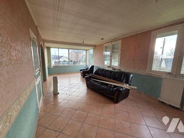 Maison d'habitation de type pavillon sur sous-sol comprenant : 

-	Rez de chaussée surélevé: ...