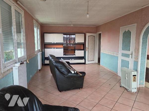 Maison d'habitation de type pavillon sur sous-sol comprenant : 

-	Rez de chaussée surélevé: ...