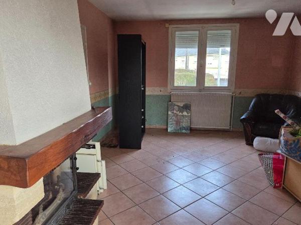 Maison d'habitation de type pavillon sur sous-sol comprenant : 

-	Rez de chaussée surélevé: ...