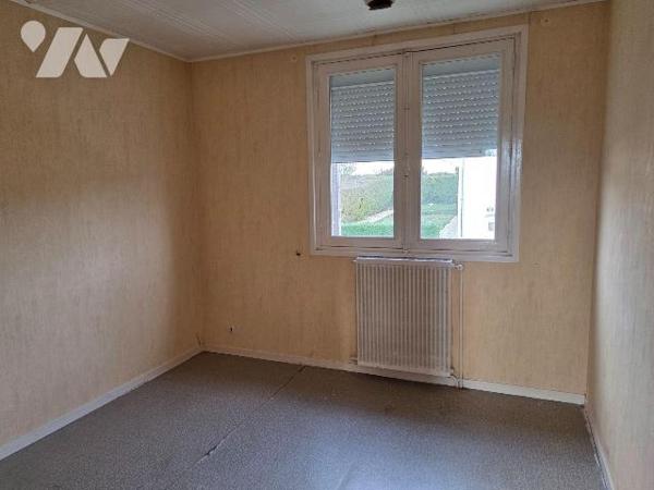 Maison d'habitation de type pavillon sur sous-sol comprenant : 

-	Rez de chaussée surélevé: ...