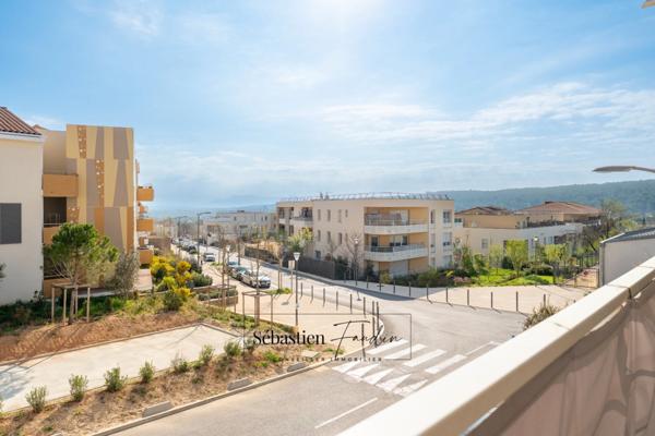 Dpt Bouches du Rhône (13), à louer MEYREUIL appartement T4 de 85,39 m² - Terrasse - Loggia - 2 parkings en sous-sol - Ascenseur - Pinel