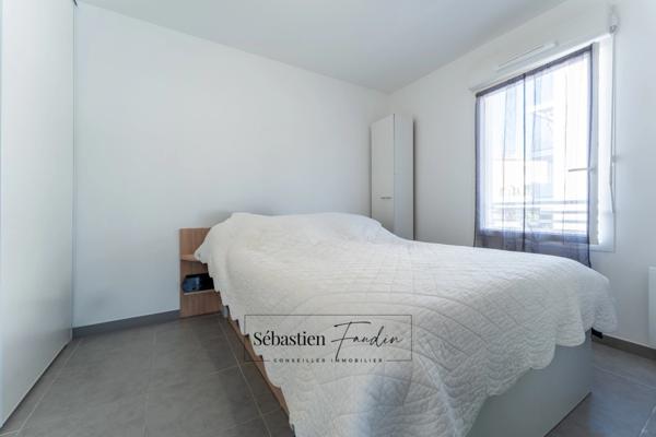 Dpt Bouches du Rhône (13), à louer MEYREUIL appartement T4 de 85,39 m² - Terrasse - Loggia - 2 parkings en sous-sol - Ascenseur - Pinel