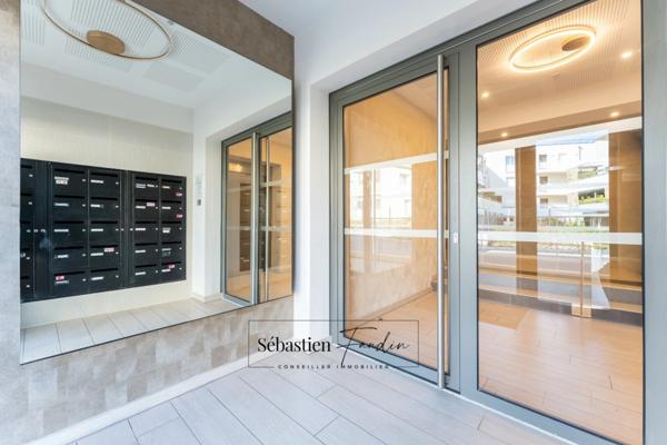 Dpt Bouches du Rhône (13), à louer MEYREUIL appartement T4 de 85,39 m² - Terrasse - Loggia - 2 parkings en sous-sol - Ascenseur - Pinel