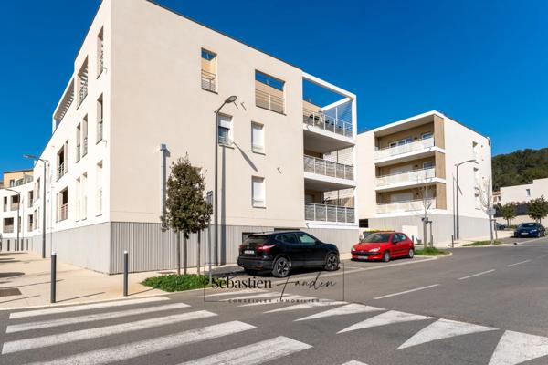 Dpt Bouches du Rhône (13), à louer MEYREUIL appartement T4 de 85,39 m² - Terrasse - Loggia - 2 parkings en sous-sol - Ascenseur - Pinel