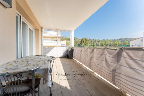 Dpt Bouches du Rhône (13), à louer MEYREUIL appartement T4 de 85,39 m² - Terrasse - Loggia - 2 parkings en sous-sol - Ascenseur - Pinel