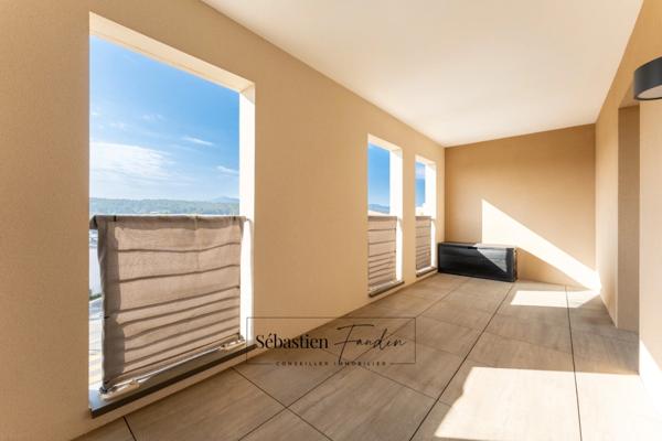 Dpt Bouches du Rhône (13), à louer MEYREUIL appartement T4 de 85,39 m² - Terrasse - Loggia - 2 parkings en sous-sol - Ascenseur - Pinel