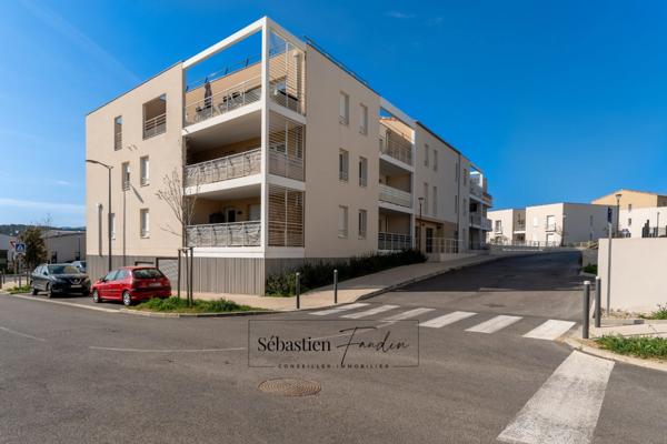 Dpt Bouches du Rhône (13), à louer MEYREUIL appartement T4 de 85,39 m² - Terrasse - Loggia - 2 parkings en sous-sol - Ascenseur - Pinel