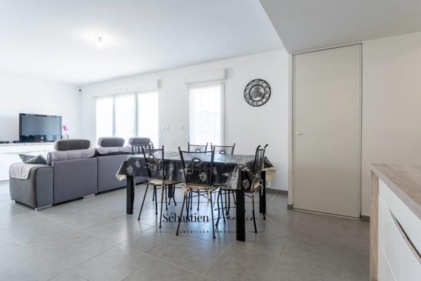 Dpt Bouches du Rhône (13), à louer MEYREUIL appartement T4 de 85,39 m² - Terrasse - Loggia - 2 parkings en sous-sol - Ascenseur - Pinel