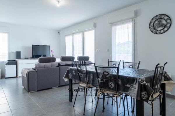 Dpt Bouches du Rhône (13), à louer MEYREUIL appartement T4 de 85,39 m² - Terrasse - Loggia - 2 parkings en sous-sol - Ascenseur - Pinel