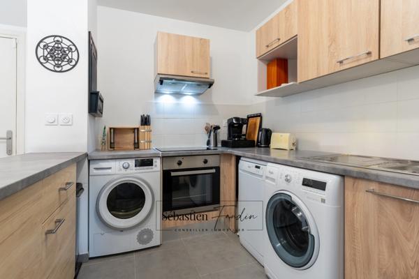 Dpt Bouches du Rhône (13), à louer MEYREUIL appartement T4 de 85,39 m² - Terrasse - Loggia - 2 parkings en sous-sol - Ascenseur - Pinel