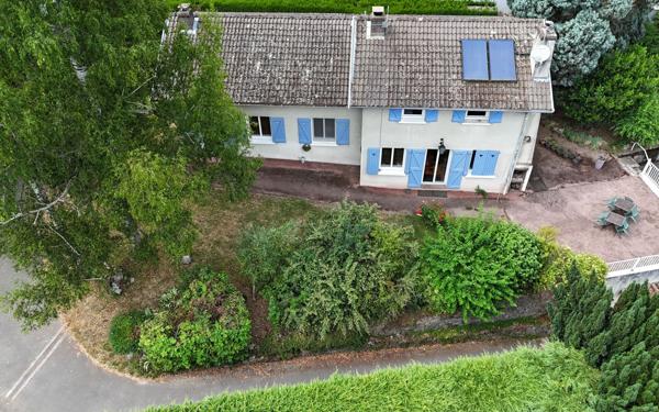 Maison à vendre    7 pièces •  Brussieu