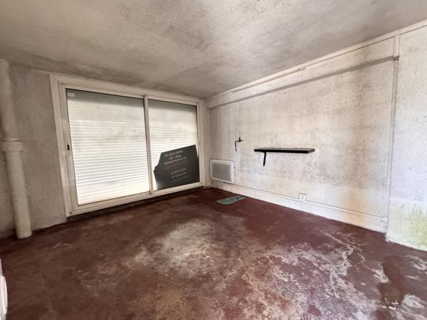 Local commercial saintes rive gauche