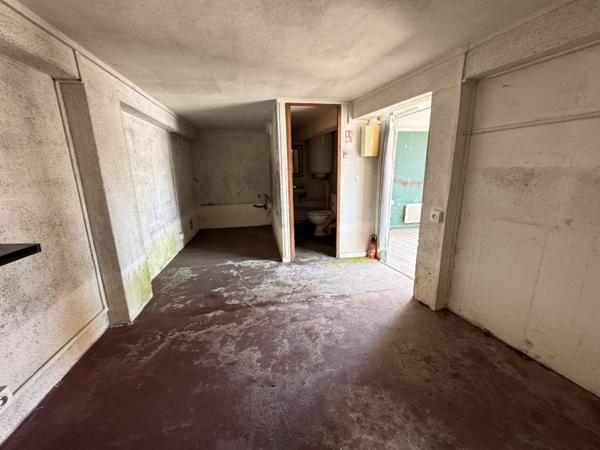 Local commercial saintes rive gauche
