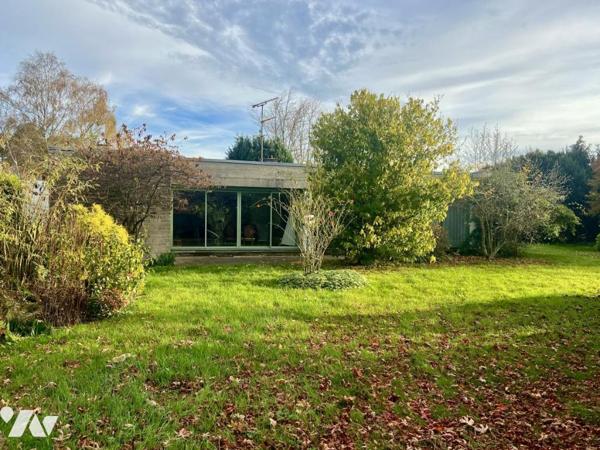 CAEN NORD BUS DE VILLE - Maison d'architecte de plain pied -Terrain 3800 m2