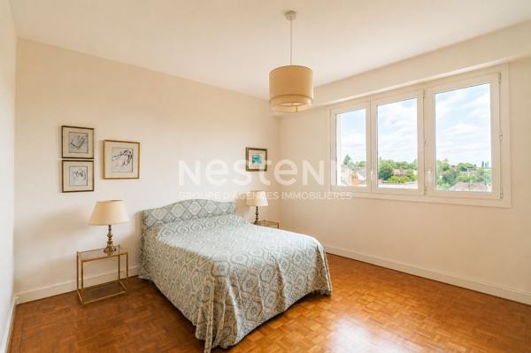 Appartement Nevers, 131m2, standing, concierge, ascenseur, 3 chambres, garage sécurisé, cave, douche
