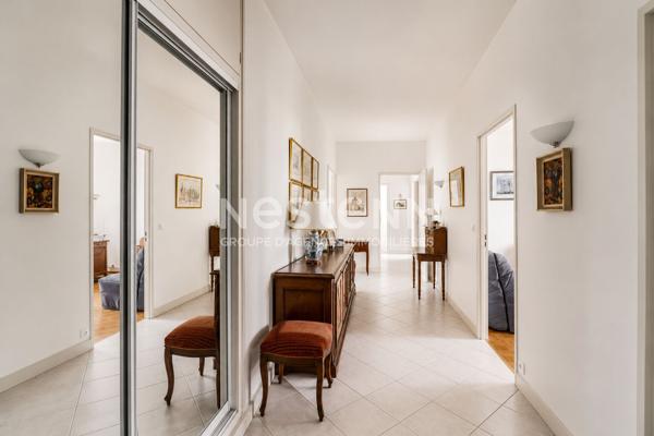 Appartement Nevers, 131m2, standing, concierge, ascenseur, 3 chambres, garage sécurisé, cave, douche