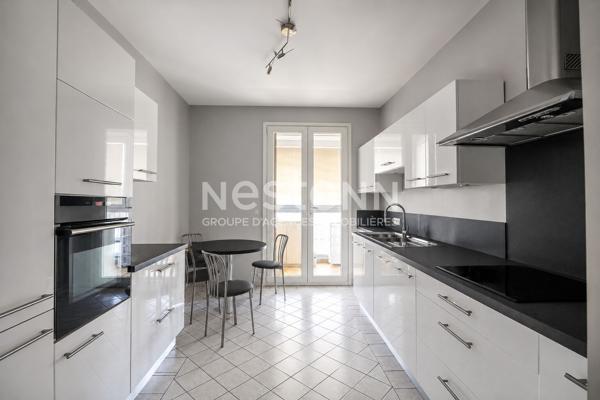 Appartement Nevers, 131m2, standing, concierge, ascenseur, 3 chambres, garage sécurisé, cave, douche