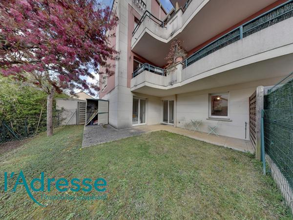 Appartement Emerainville 2 pièce(s) 36 m2 avec jardinet + Box