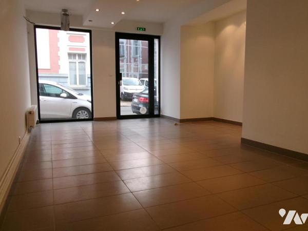 BETHUNE CENTRE VILLE, Immeuble de rapport composé d'un local commercial et d'un appartement F2bis