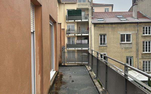 Appartement à vendre    3 pièces • 69,07 m2 Lyon 4