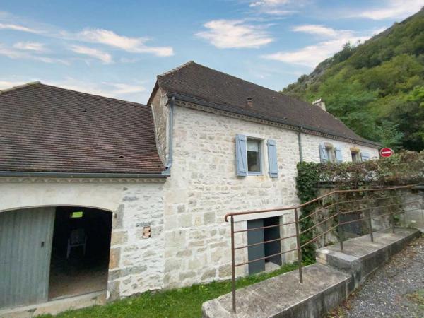 Maison ancienne - Gramat A vendre Rocamadour, maison T4 en pierre entièrement restaurée, terrain 2 513 m² bordé par ruisseau.