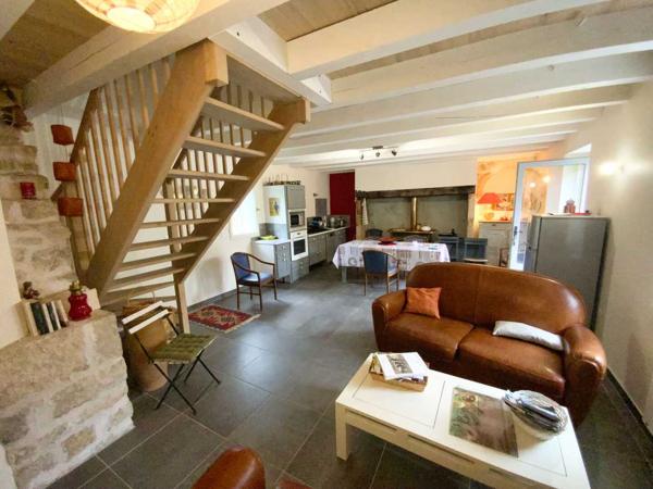 Maison ancienne - Gramat A vendre Rocamadour, maison T4 en pierre entièrement restaurée, terrain 2 513 m² bordé par ruisseau.