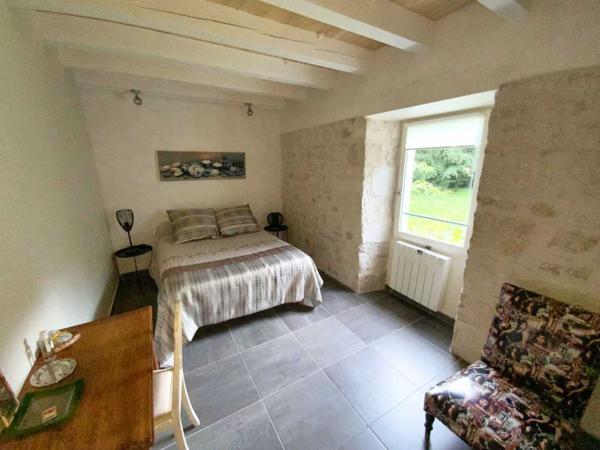 Maison ancienne - Gramat A vendre Rocamadour, maison T4 en pierre entièrement restaurée, terrain 2 513 m² bordé par ruisseau.