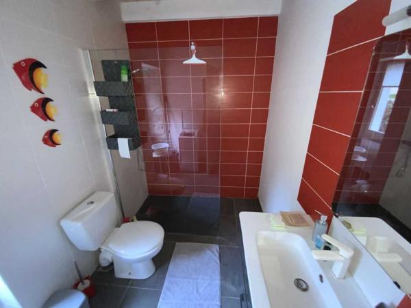 Maison ancienne - Gramat A vendre Rocamadour, maison T4 en pierre entièrement restaurée, terrain 2 513 m² bordé par ruisseau.