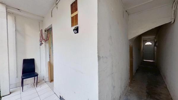 Appartement 2 pièces avec cave Métro Robespierre proche Vincennes