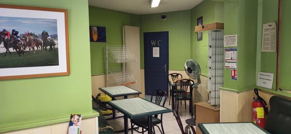 Fonds De Commerce
        
        - 88 m²