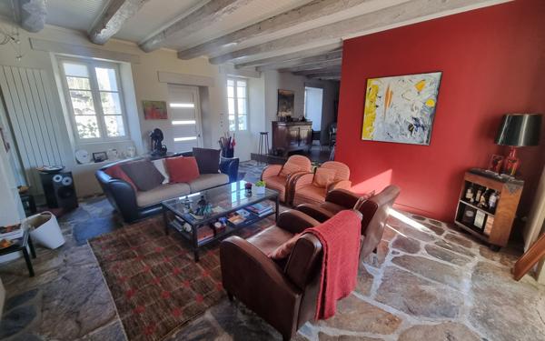 Maison à vendre    5 pièces •  Saint-Yrieix-la-Perche