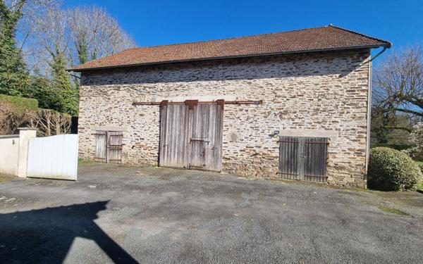 Maison à vendre    5 pièces •  Saint-Yrieix-la-Perche