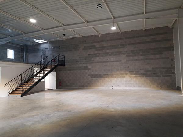 A LOUER - 400 m² - Local d'activité - LES SORINIERES