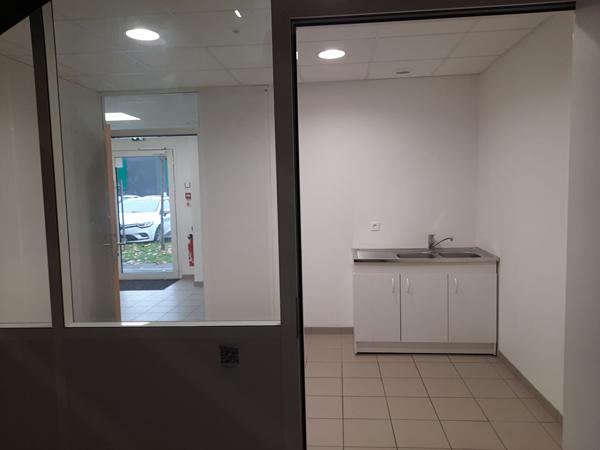 A LOUER - 400 m² - Local d'activité - LES SORINIERES