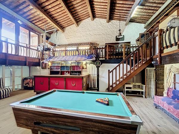 Torreilles - A VENDRE Maison de caractère de 247 m2 avec terrasse et garage