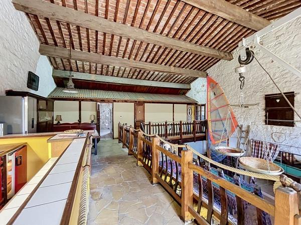 Torreilles - A VENDRE Maison de caractère de 247 m2 avec terrasse et garage