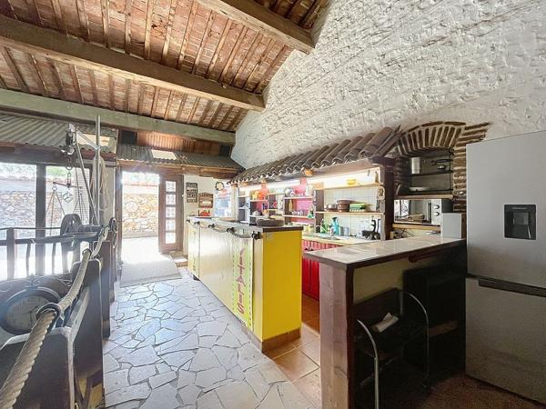 Torreilles - A VENDRE Maison de caractère de 247 m2 avec terrasse et garage