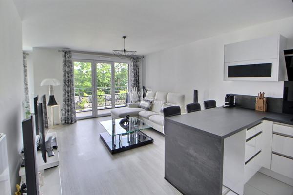 APPARTEMENT HAUT DE GAMME _ 90 m2_HYPER CENTRE VERNEUIL €379 000 ** - Référence 988
