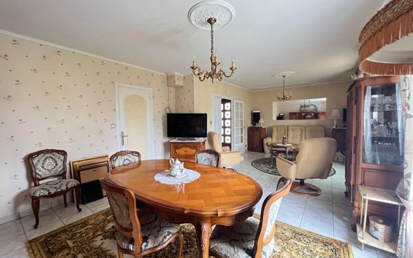 Maison à vendre    6 pièces •  Cerisé