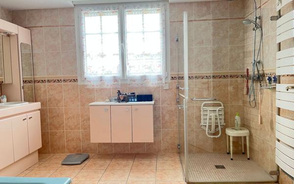 Maison à vendre    6 pièces •  Cerisé